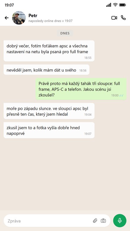 Někdo s foťákem APS-C píše, že díky třem sloupcům věděl, co nastavit